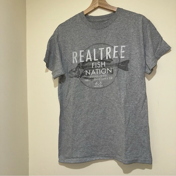 Men’s RealTree Brand Grey Colour Fishing Fish Graphic Casual T-Shirt Size: M - Picture 2 of 14